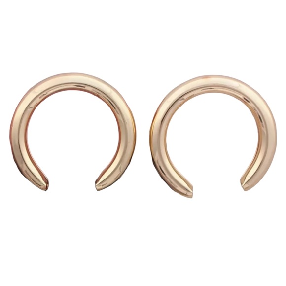 Large thick gold crescent 🌙 moon hoop earrings - Picture 4 of 8